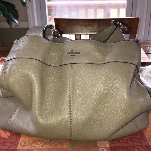 Authentic Coach Shoulder Bag in Pebble Leather - Picture 1 of 8